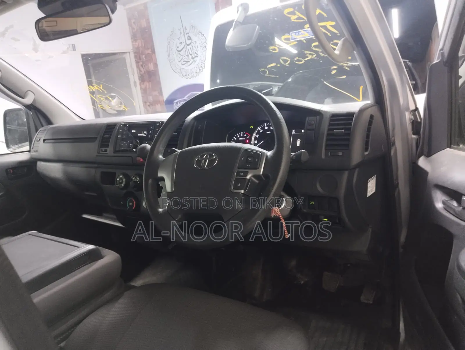 Toyota HiAce 2021 Silver