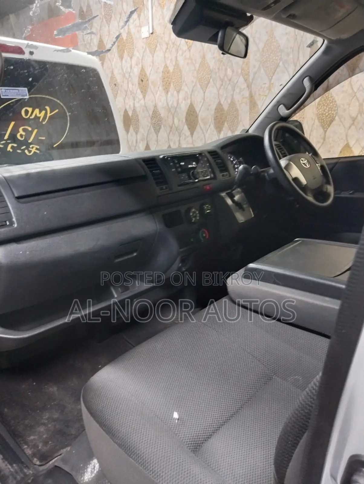 Toyota HiAce 2021 Silver