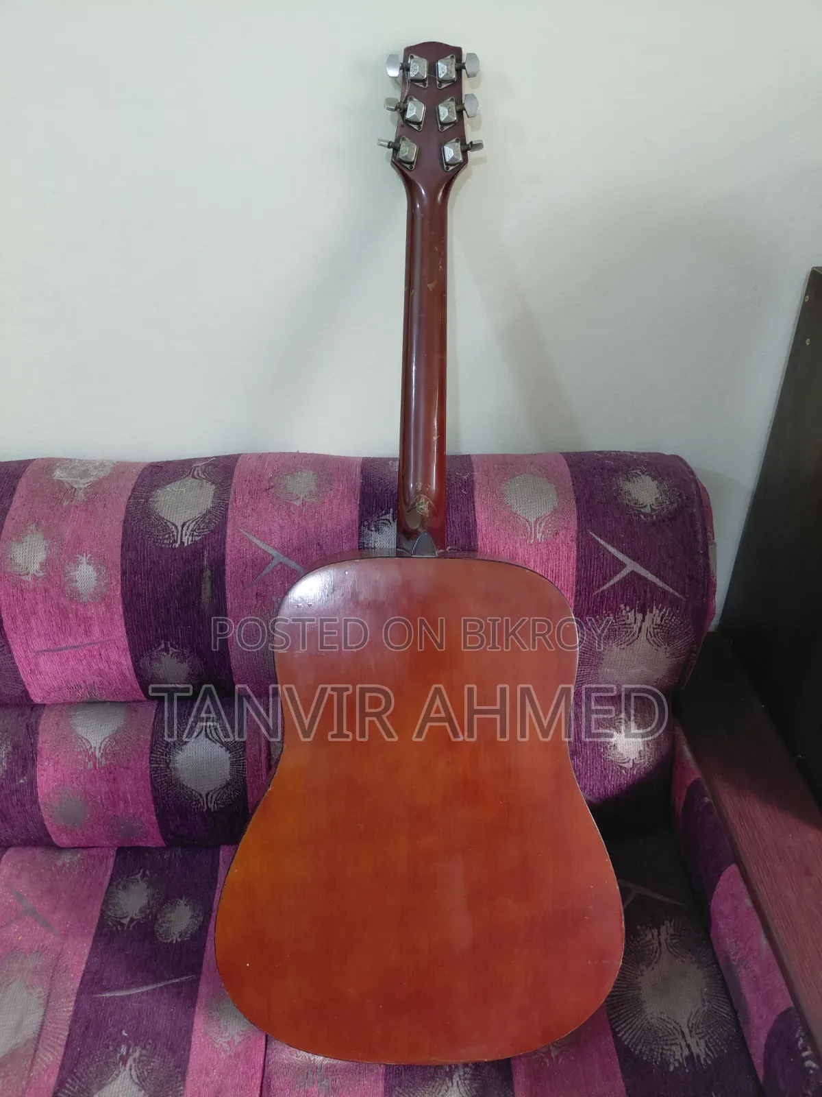 বাকলি অ্যাকৌস্টিক গিটার