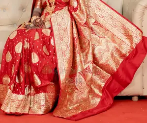 বিয়ের বেনারশি শাড়ি With Intact Box(১দিন ব্যাবহার)