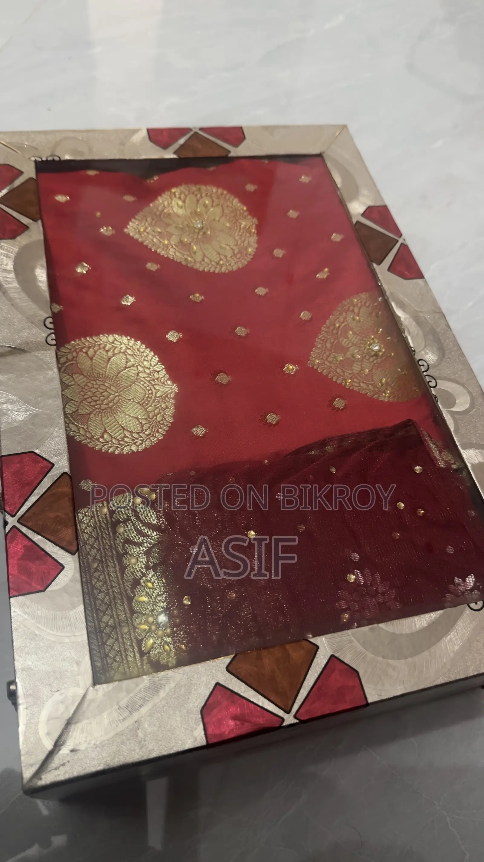 বিয়ের বেনারশি শাড়ি With Intact Box(১দিন ব্যাবহার)