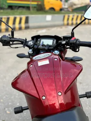 সুজুকি জিক্সার ২০২৫ লাল