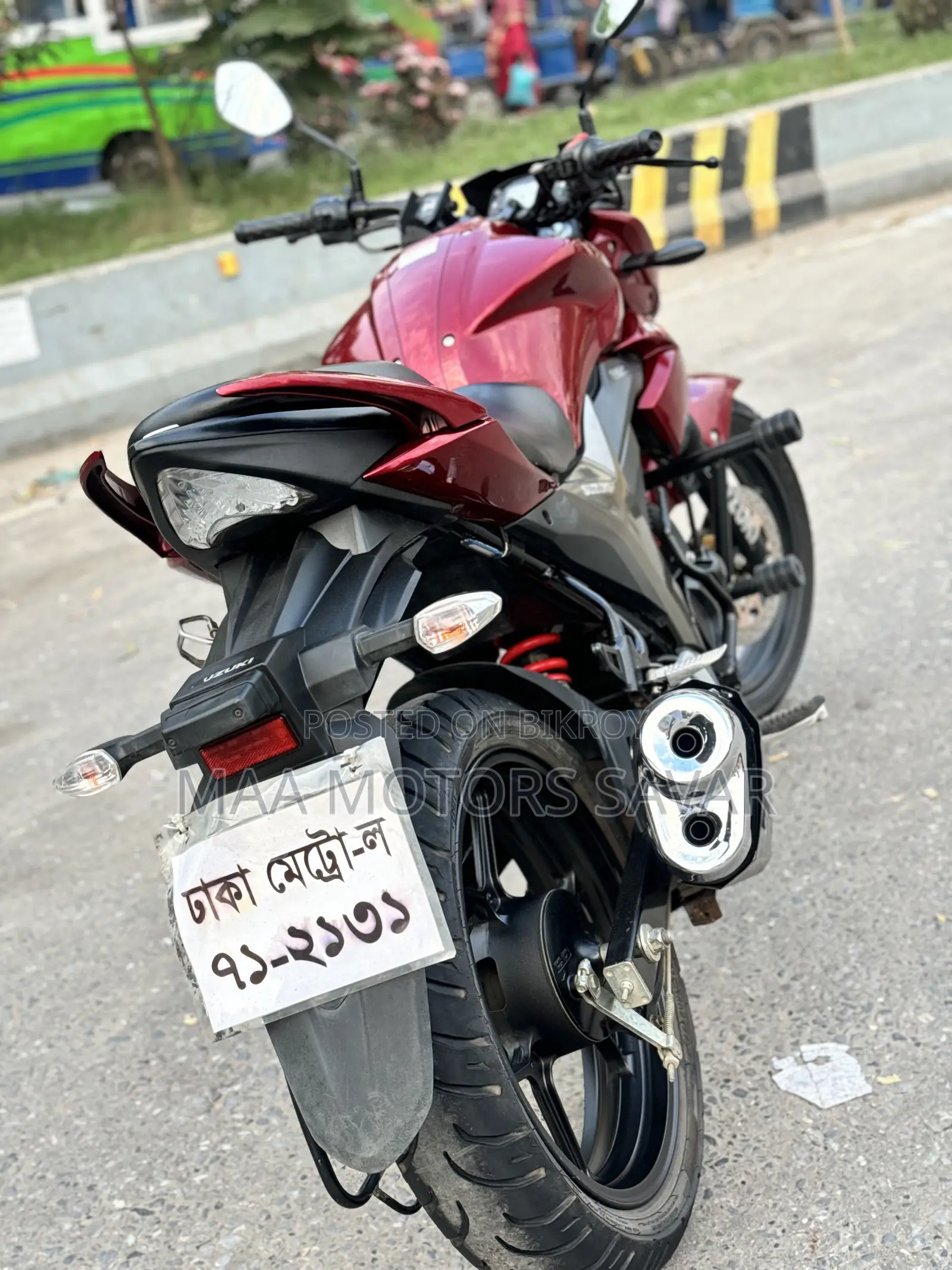 সুজুকি জিক্সার ২০২৫ লাল