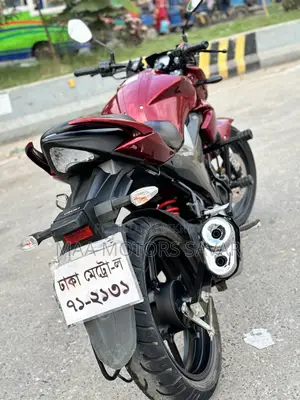 সুজুকি জিক্সার ২০২৫ লাল