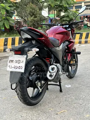 সুজুকি জিক্সার ২০২৫ লাল