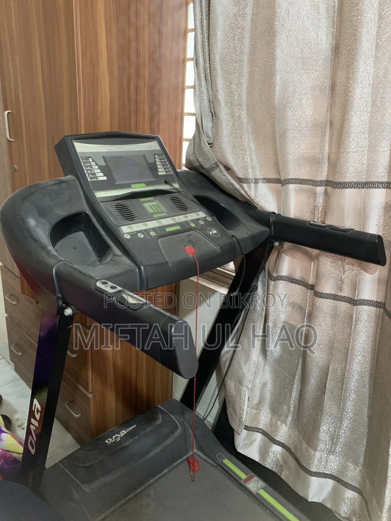 A Heavy Duty Hydraulic Treadmill