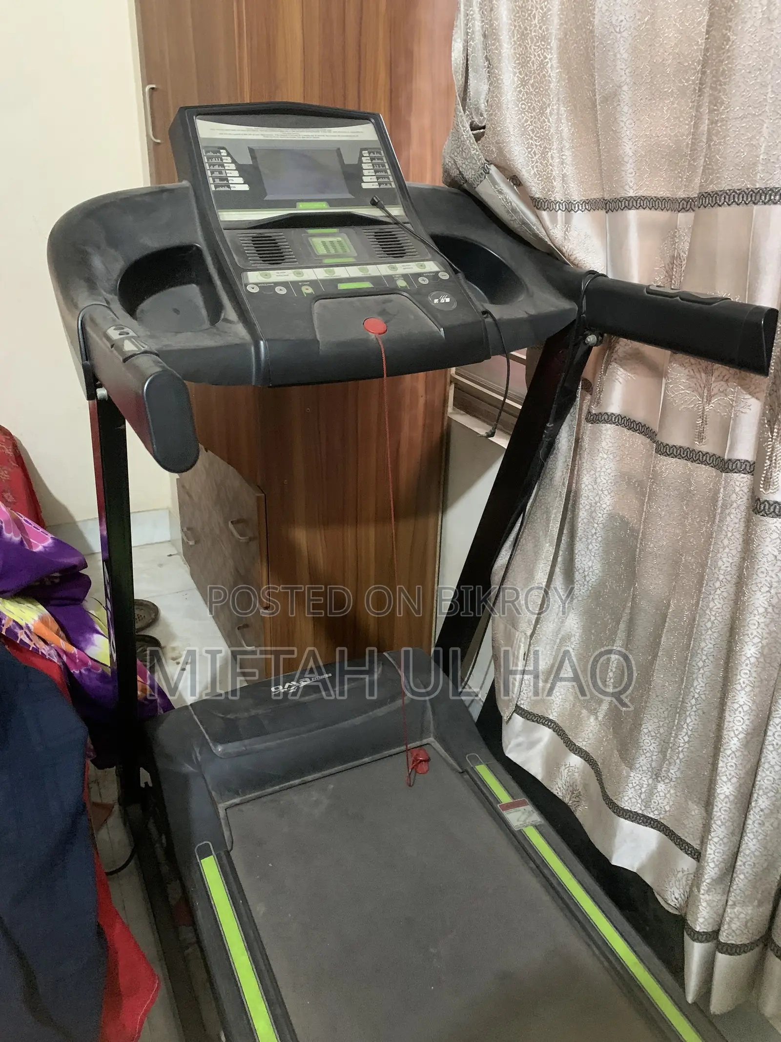 A Heavy Duty Hydraulic Treadmill