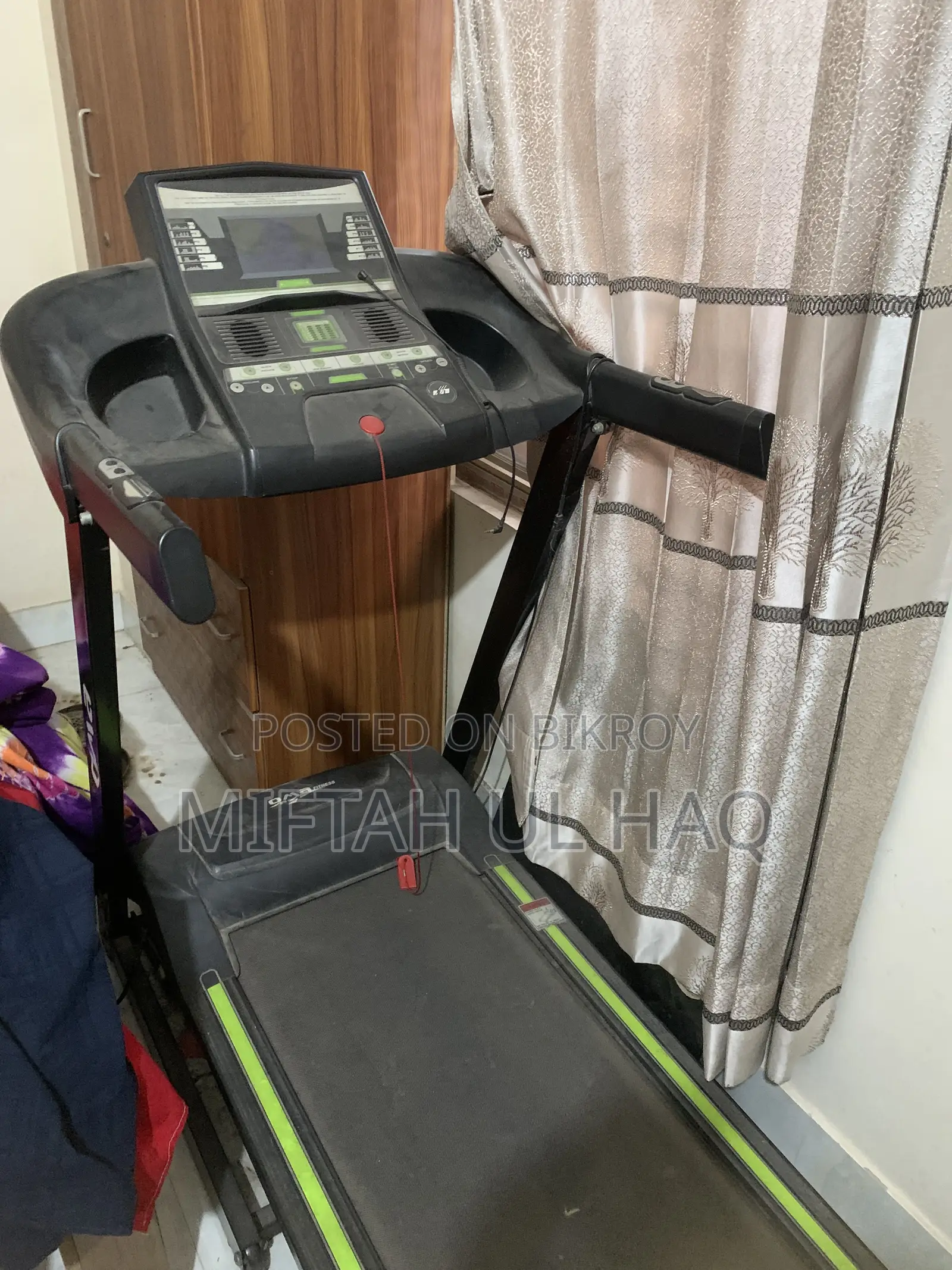 A Heavy Duty Hydraulic Treadmill
