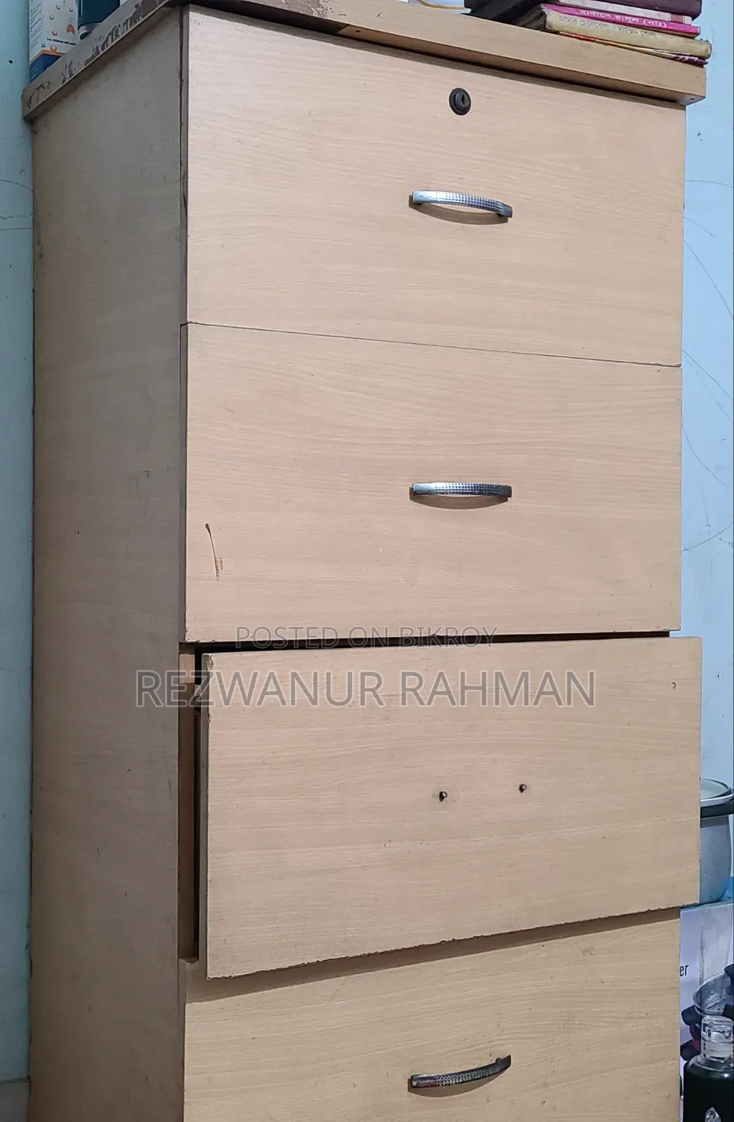 ব্যবহৃত ওয়ার্ডরোব