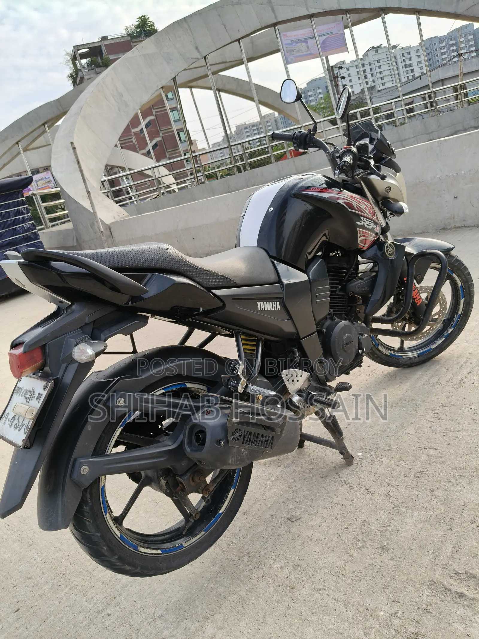 ইয়ামাহা এফজেড ২০১৫ কালো
