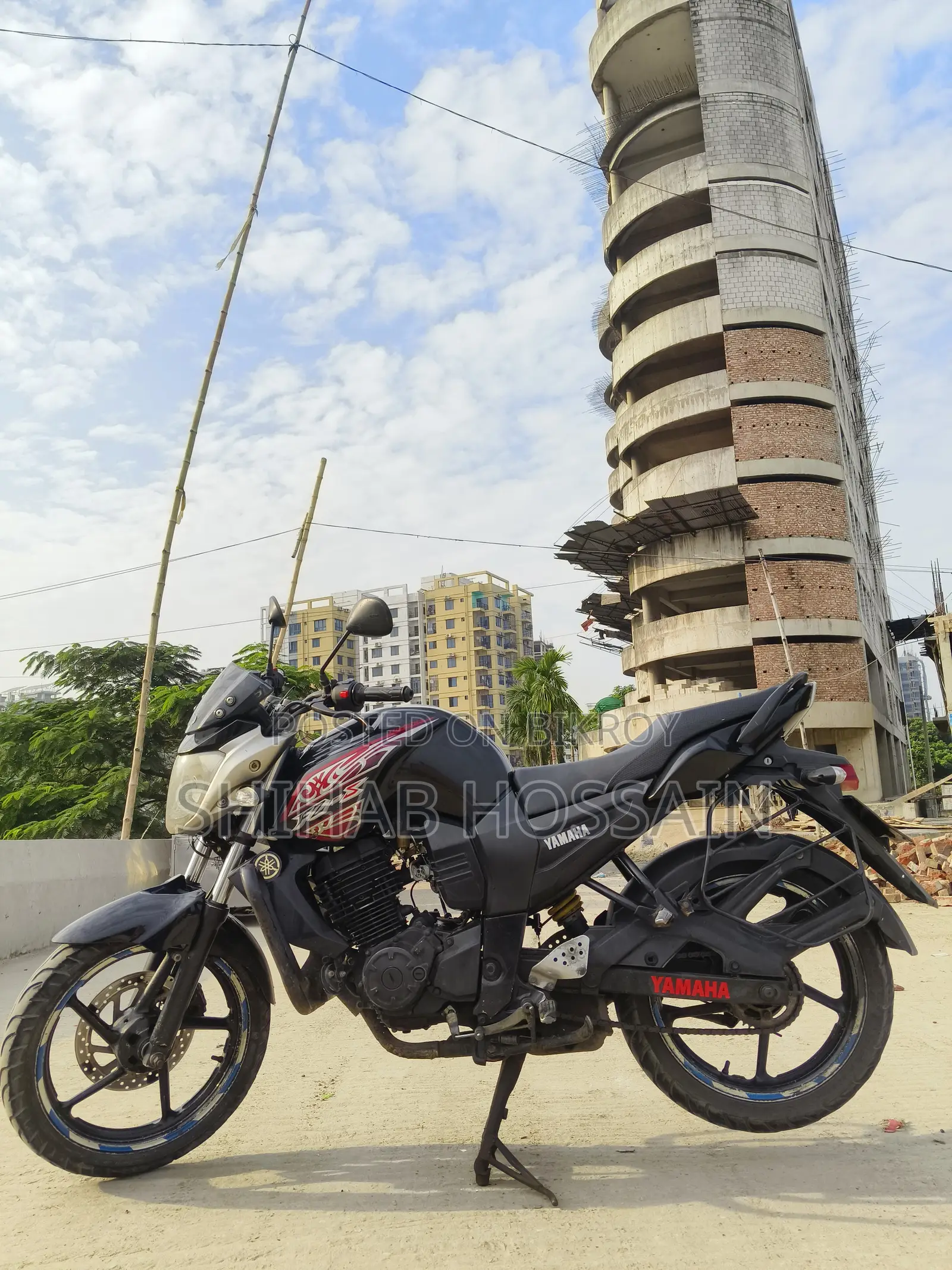ইয়ামাহা এফজেড ২০১৫ কালো