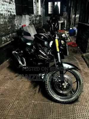 সুজুকি জিক্সার ২০২১ কালো