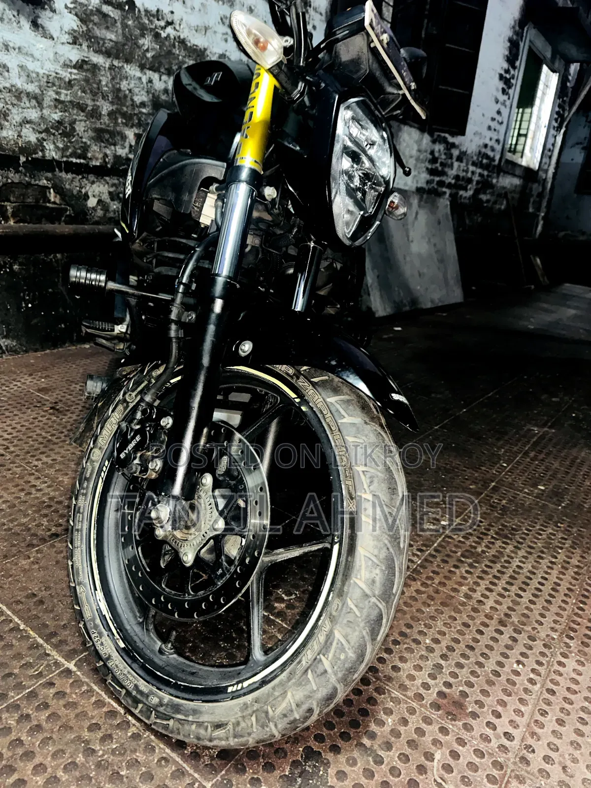 সুজুকি জিক্সার ২০২১ কালো