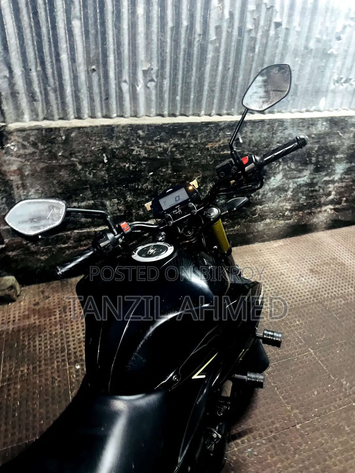সুজুকি জিক্সার ২০২১ কালো