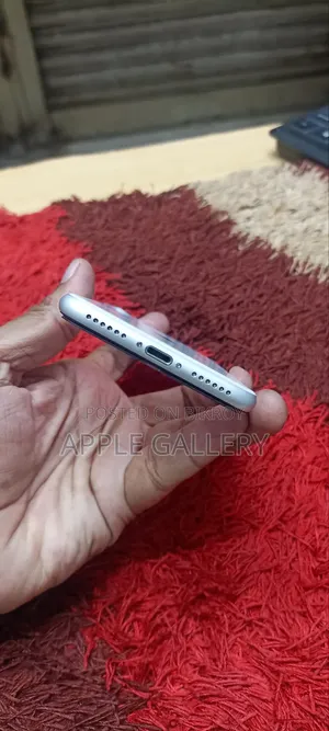 Apple iPhone SE (2020) 64 GB Silver