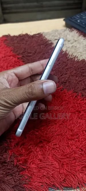 Apple iPhone SE (2020) 64 GB Silver