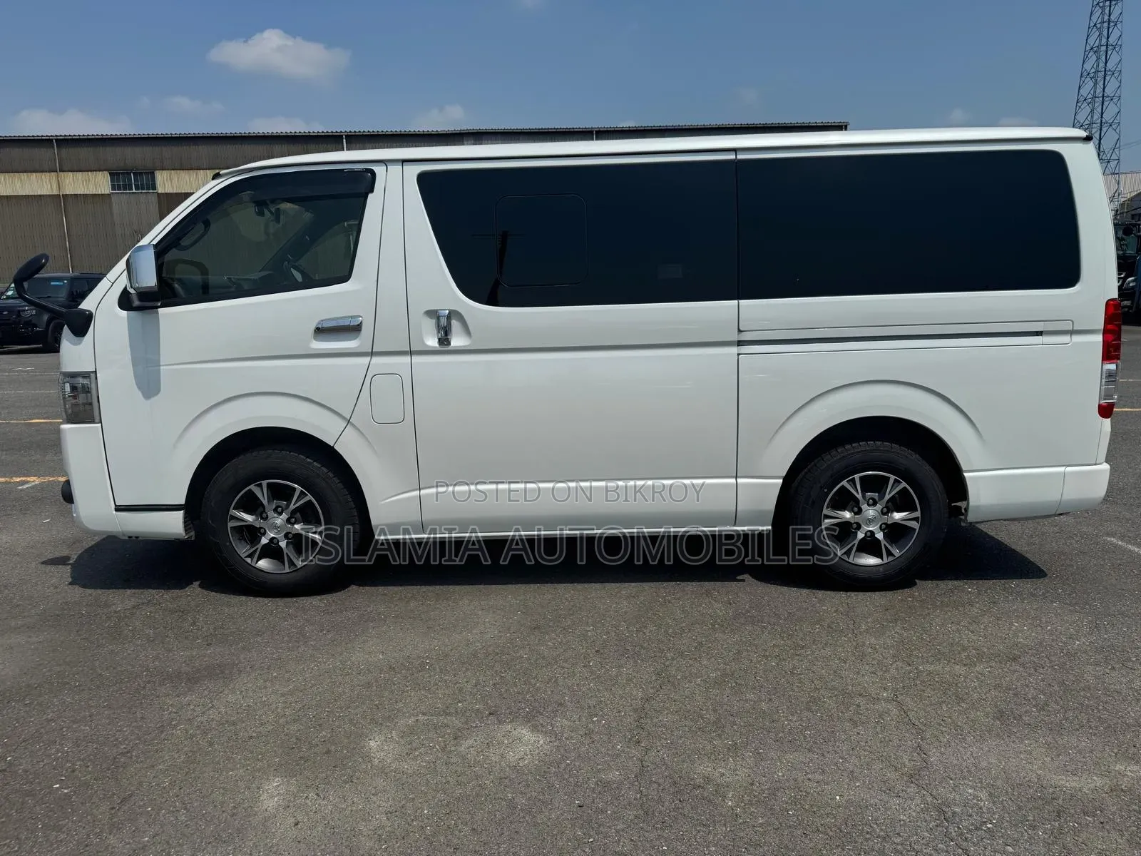 Toyota HiAce 2021