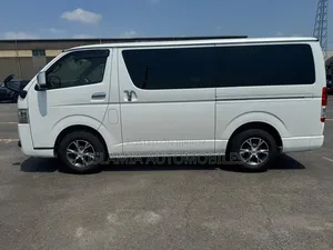 Toyota HiAce 2021