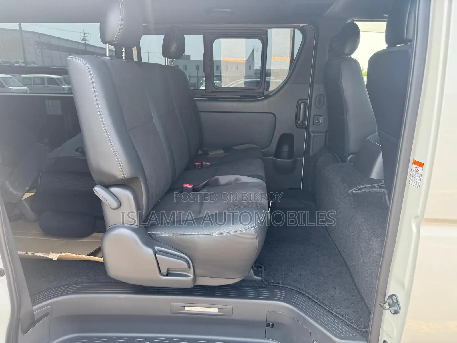 Toyota HiAce 2021