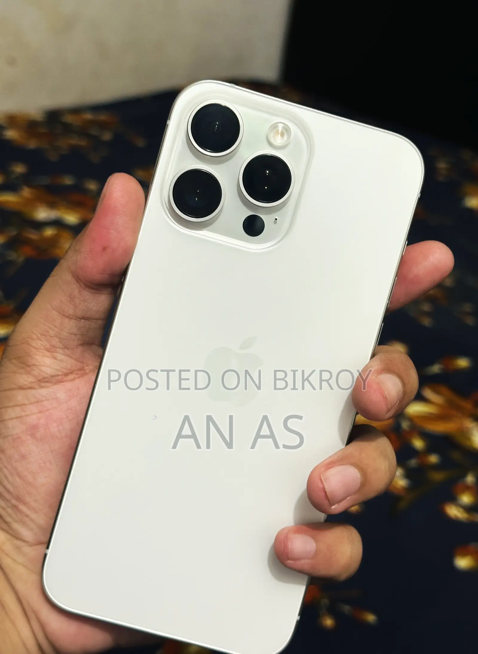 অ্যাপল আইফোন ১৫ প্রো ম্যাক্স ২৫৬ জিবি হোয়াইট