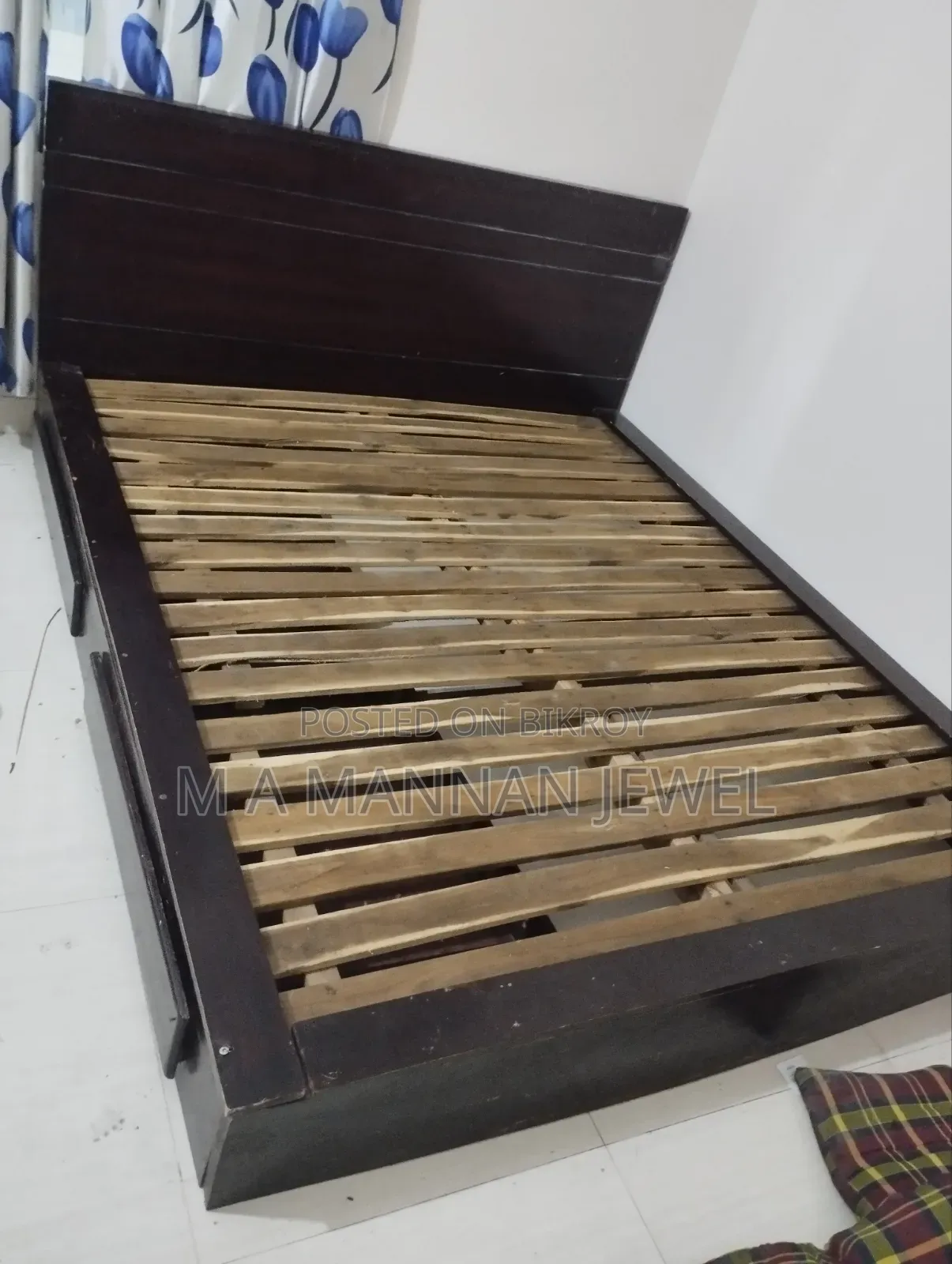 ১ টি কিং সাইজ বক্স খাট বিক্রয় হবে
