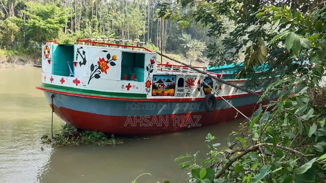 ট্রলার (সিমেন্ট ও কাঠ পরিবহন করে)