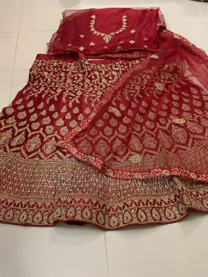 আনস্টিচড লেহেঙ্গা