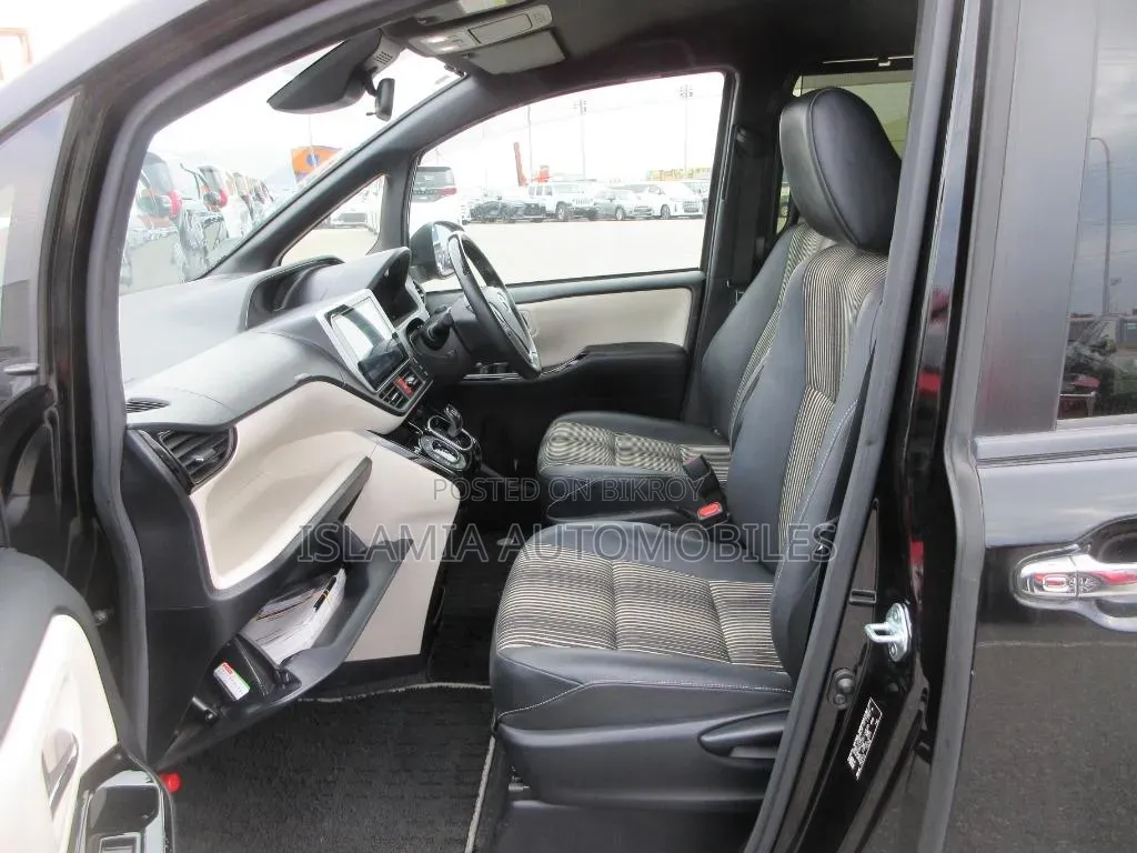 Toyota Noah 2021 Black