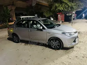 টয়োটা অ্যাক্সিও ২০১৭ সিলভার