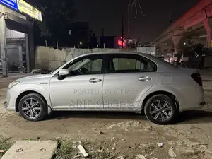 টয়োটা অ্যাক্সিও ২০১৭ সিলভার