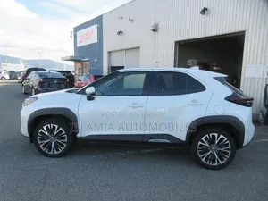 Toyota Yaris 2021 Pearl