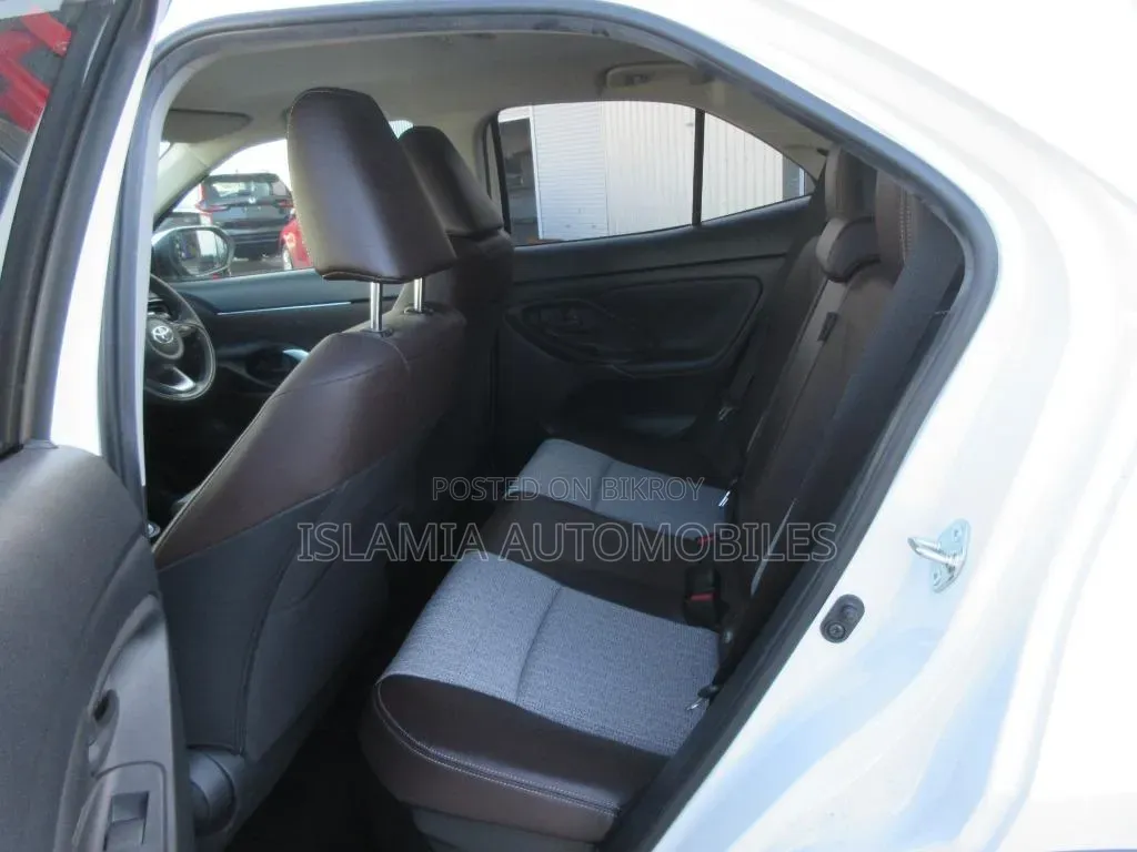 Toyota Yaris 2021 Pearl