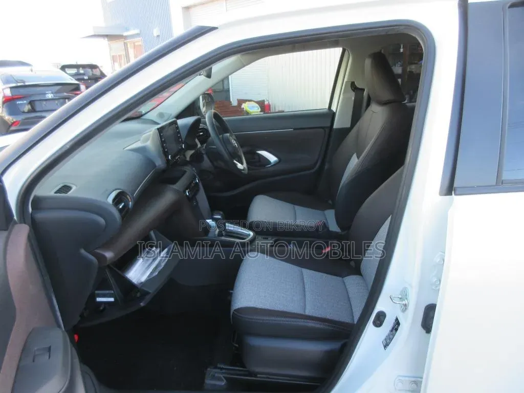 Toyota Yaris 2021 Pearl