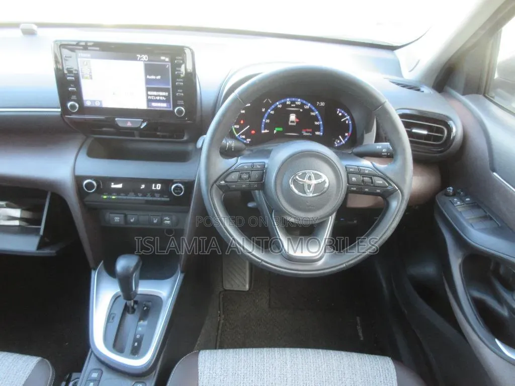Toyota Yaris 2021 Pearl