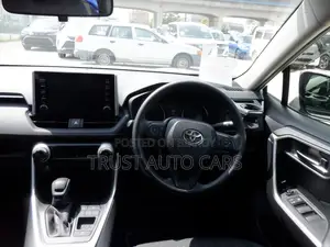 Toyota RAV4 2021 Pearl