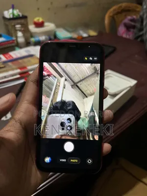 Apple iPhone 11 64 GB Red