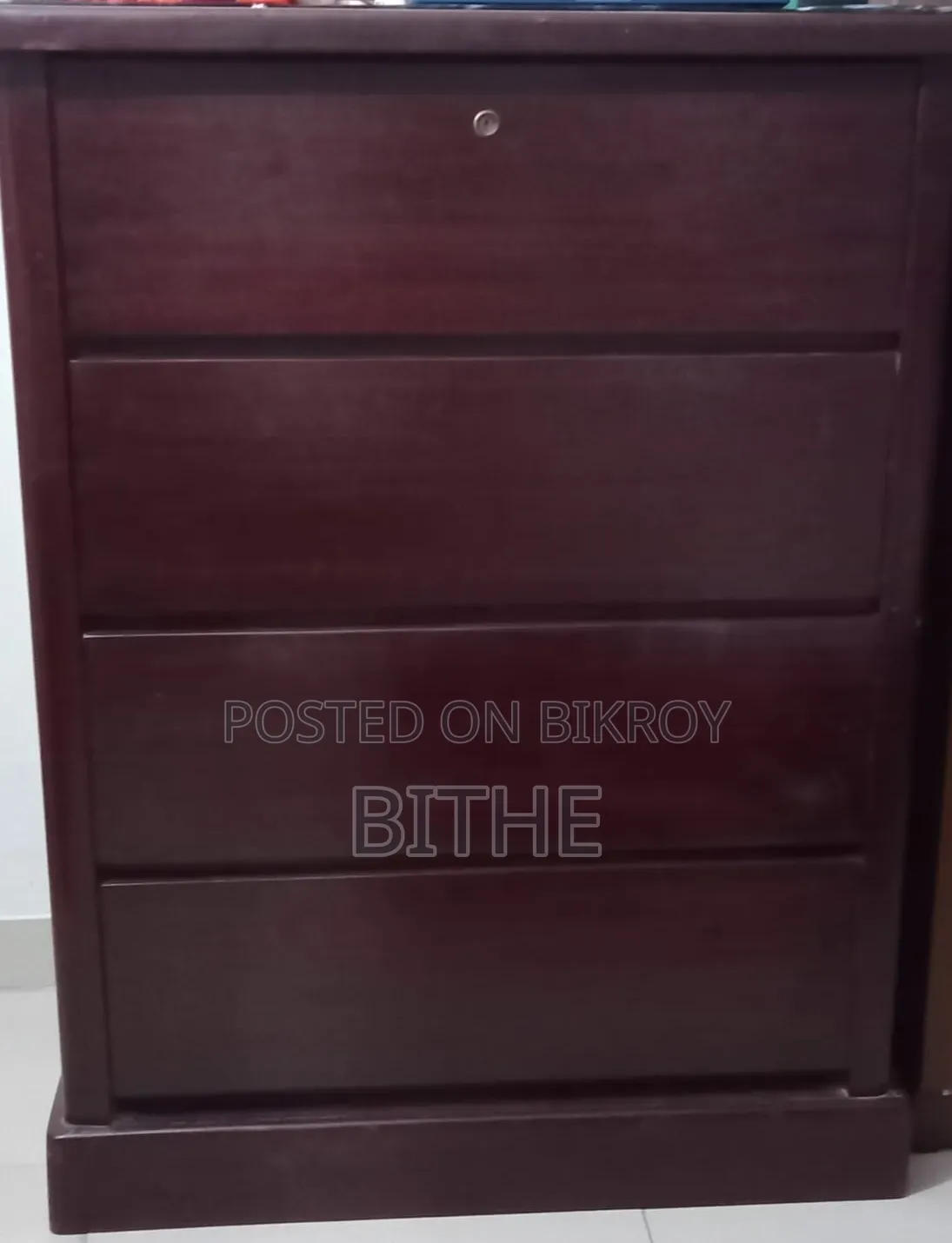 মেহগনি কাঠের ওয়ারড্রোব