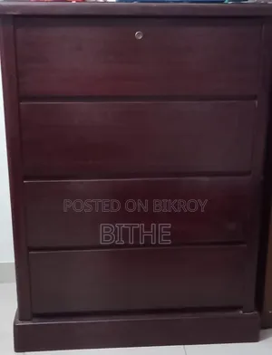 মেহগনি কাঠের ওয়ারড্রোব