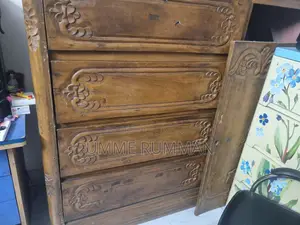 উডেন ওয়ার্ডরোব