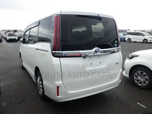 Toyota Noah 2021 Pearl