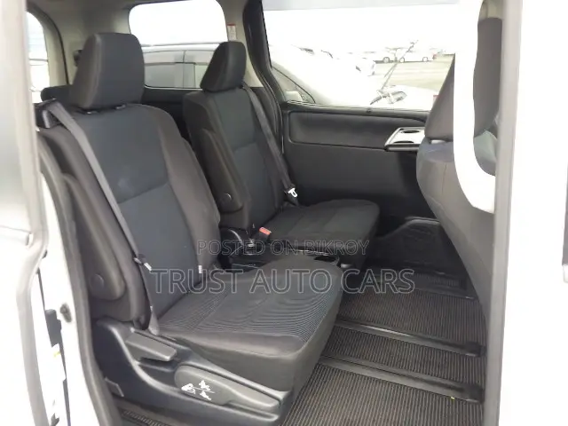 Toyota Noah 2021 Pearl