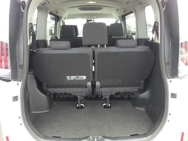 Toyota Noah 2021 Pearl