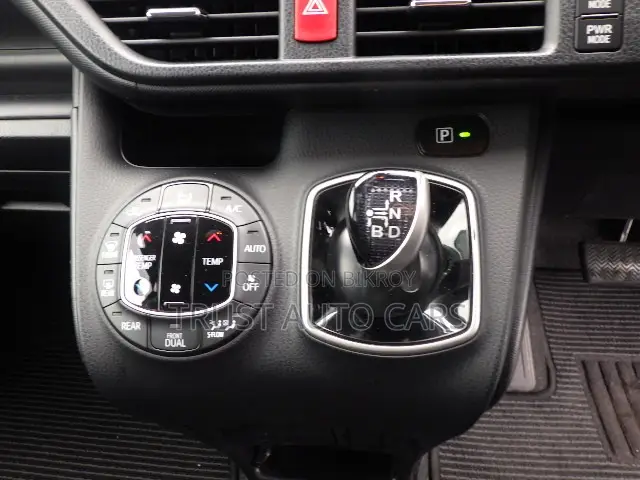 Toyota Noah 2021 Pearl