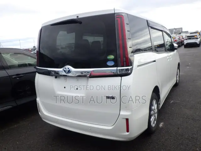 Toyota Noah 2021 Pearl