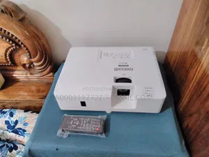 Maxell MC-EX403 NEW 4200 Lumens Multimedia Projector