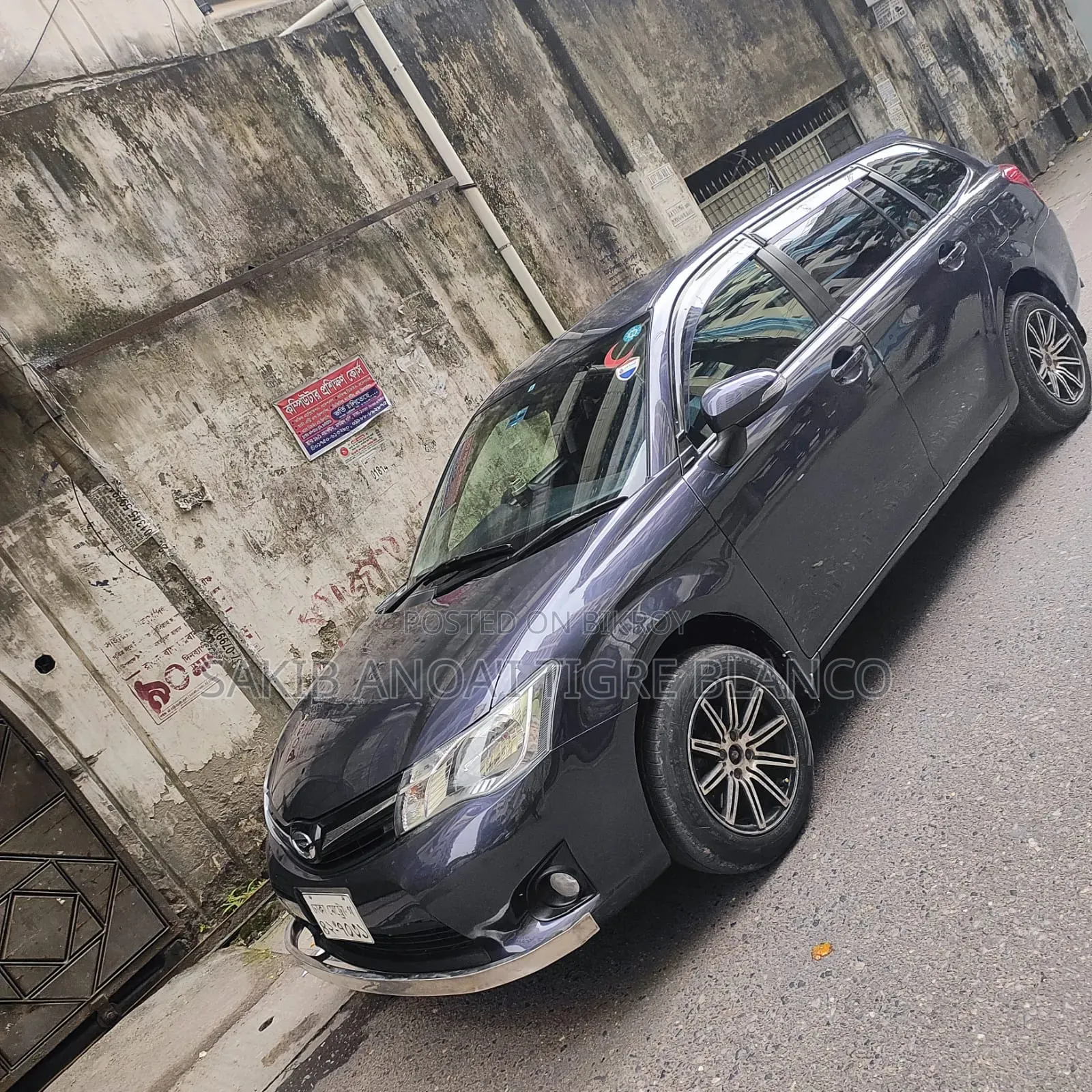 টয়োটা এক্সিও ২০১৩ কালো