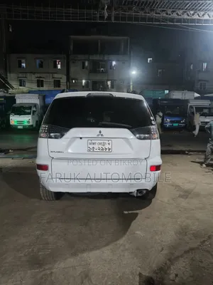 মিতসুবিশি আউটল্যান্ডার ২০১১ সাদা