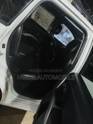 মিতসুবিশি আউটল্যান্ডার ২০১১ সাদা