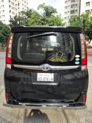 টয়োটা এসকুইয়ার ২০১৪ কালো