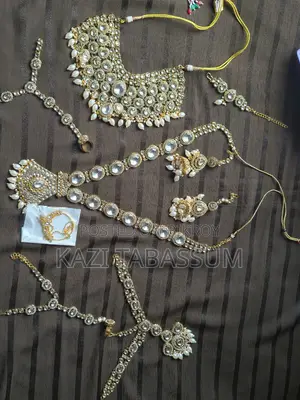 Unused Pakistani Kundan Bridal Jewellery Set.